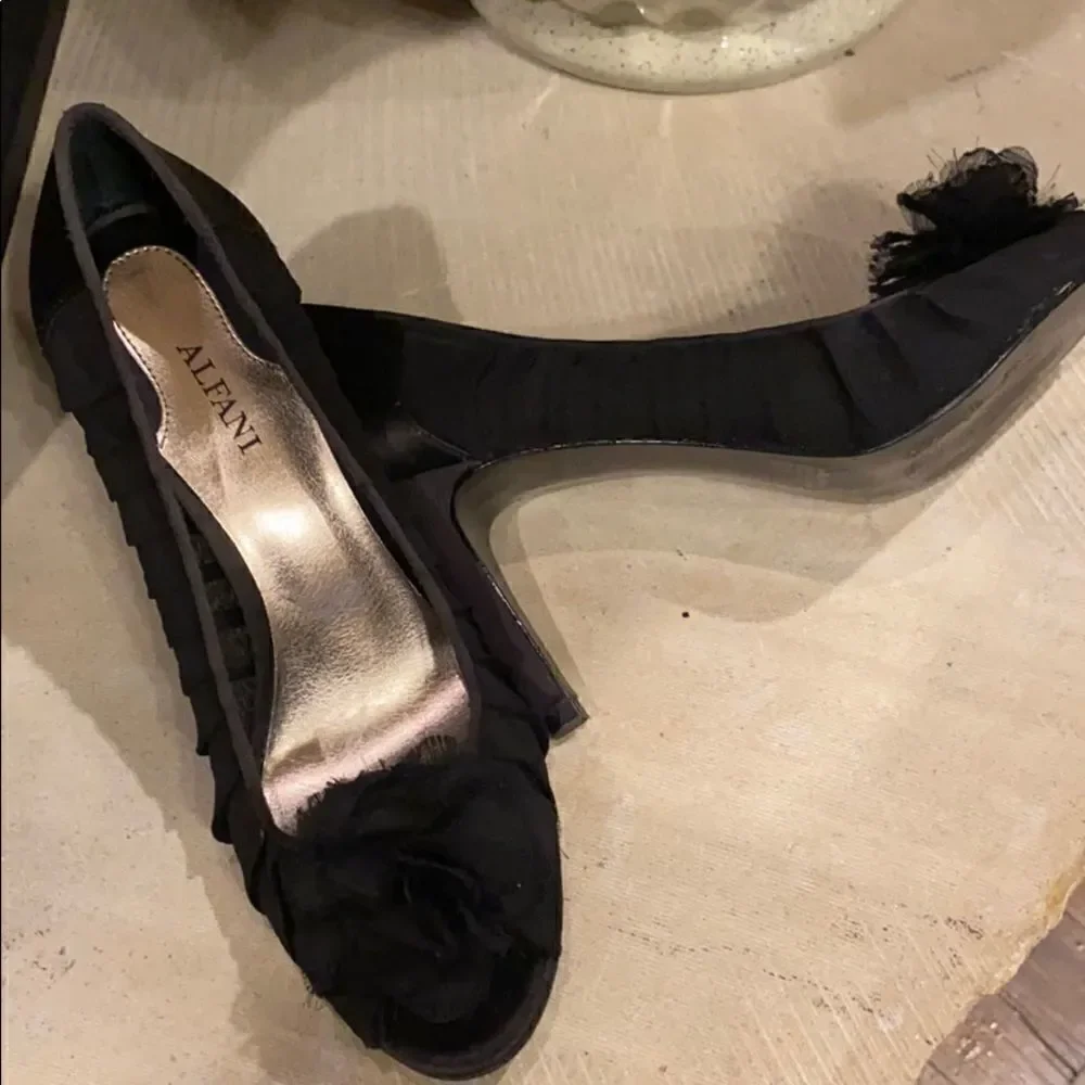 Alfani 3 inch heels black flower dress shoes accent elegant any occasion